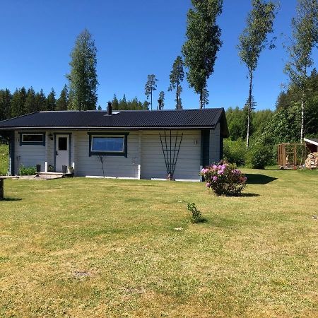 Mysig Timmerstuga Med Braskamin Naera Hovfjaellet Torsby Exterior photo