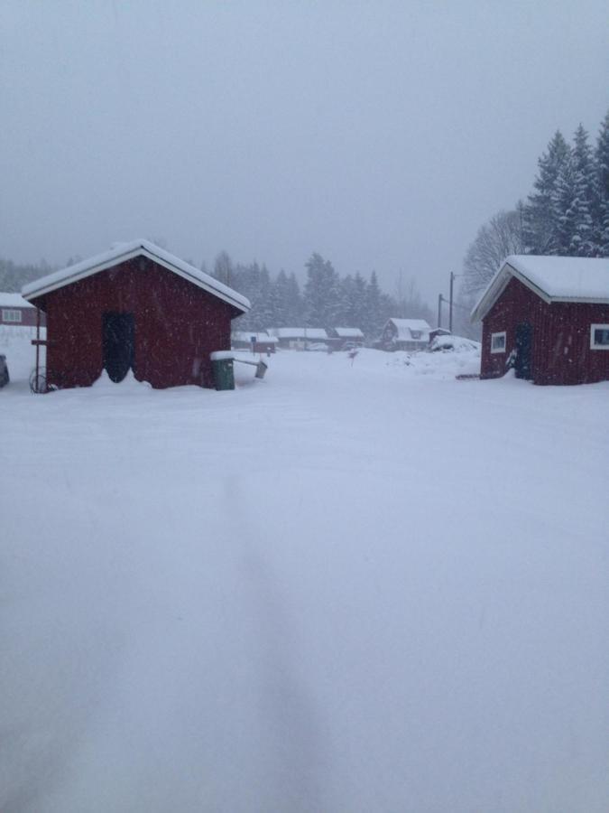 Mysig Timmerstuga Med Braskamin Naera Hovfjaellet Torsby Exterior photo