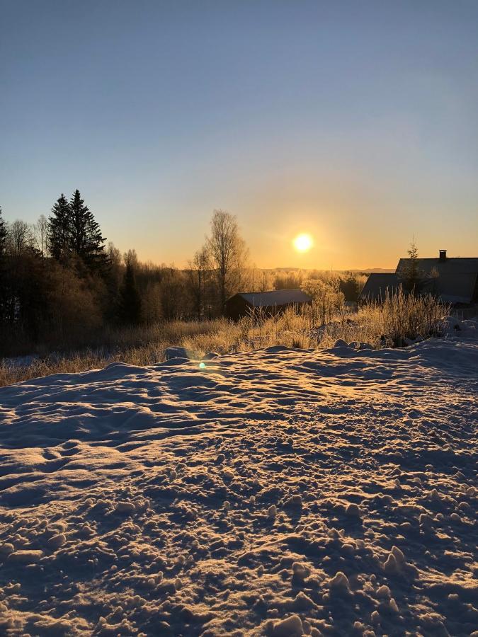 Mysig Timmerstuga Med Braskamin Naera Hovfjaellet Torsby Exterior photo