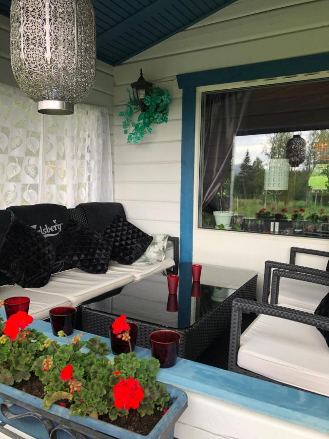 Mysig Timmerstuga Med Braskamin Naera Hovfjaellet Torsby Exterior photo