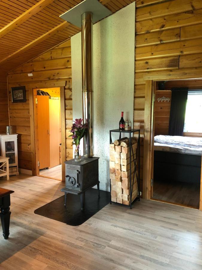 Mysig Timmerstuga Med Braskamin Naera Hovfjaellet Torsby Exterior photo