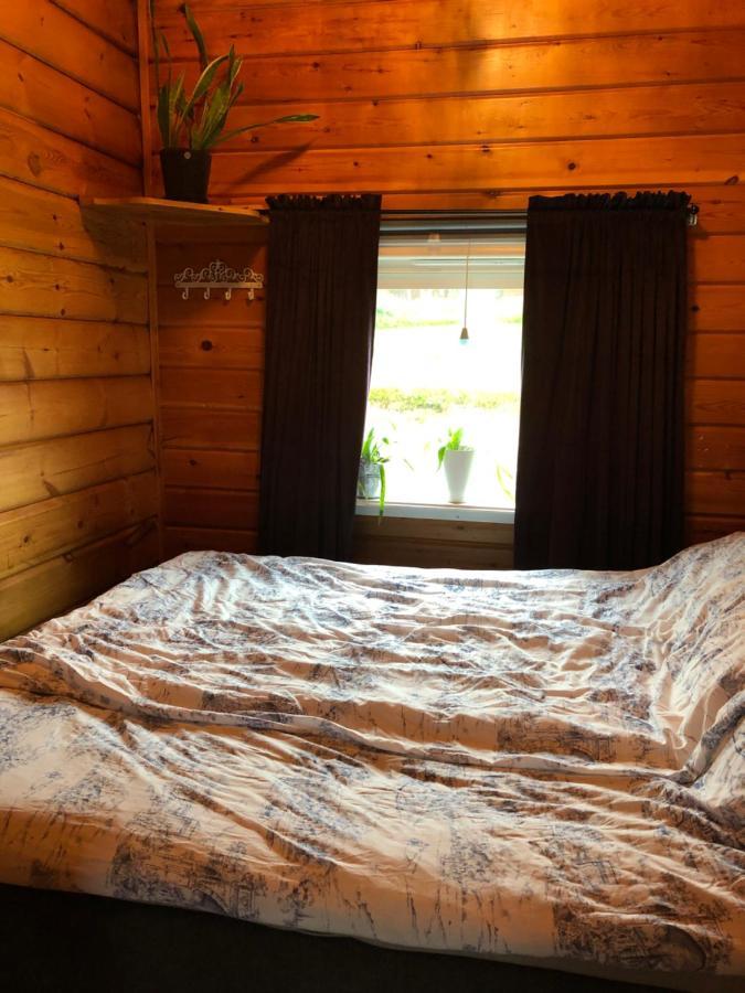 Mysig Timmerstuga Med Braskamin Naera Hovfjaellet Torsby Exterior photo